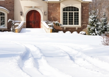 Top Winter Landscaping Tips to Enhance Curb Appeal During Snowy Months body thumb image